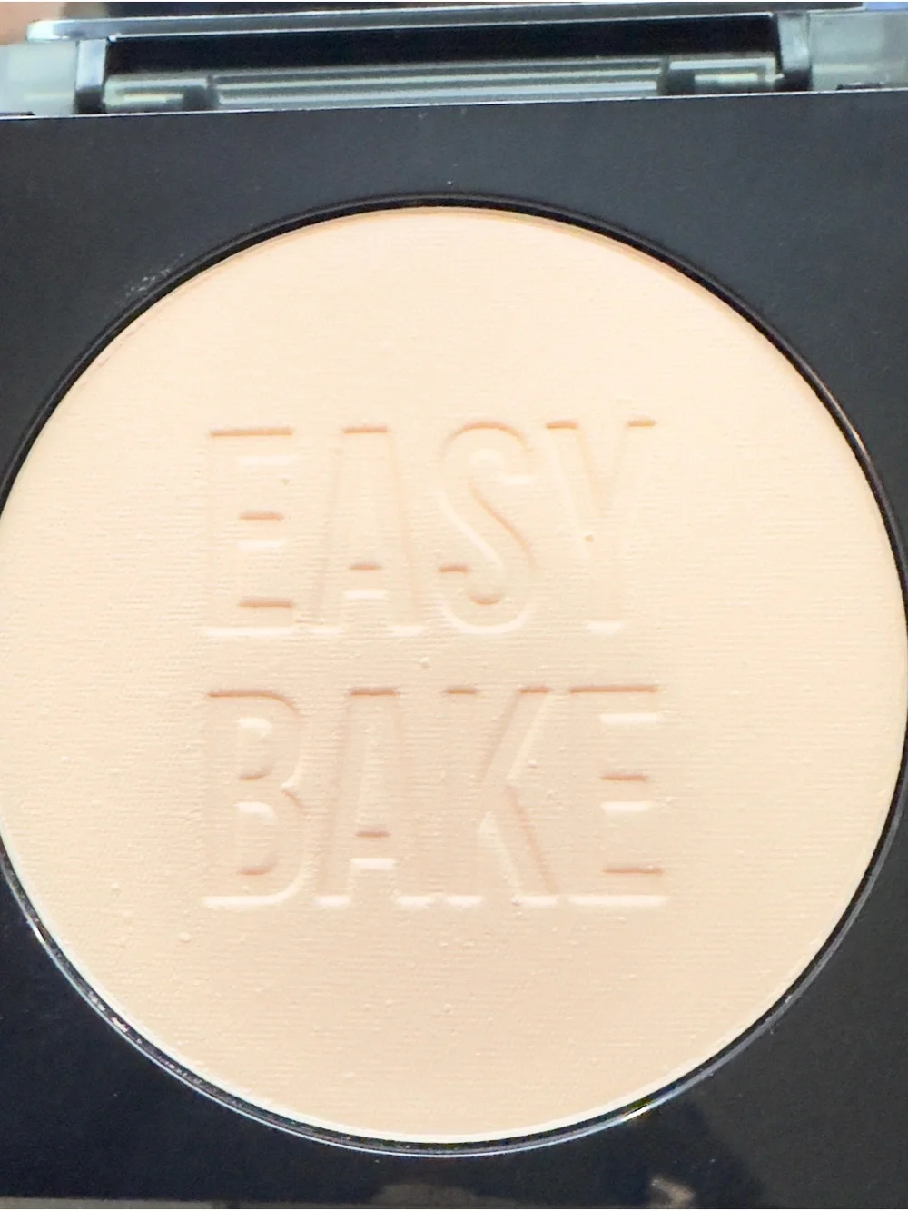 Huda Beauty Easy Bake and Snatch Pressed Brightening and Setting Powder